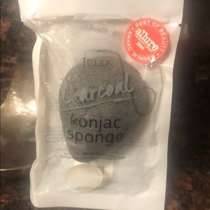 Charcoal konjac facial sponge